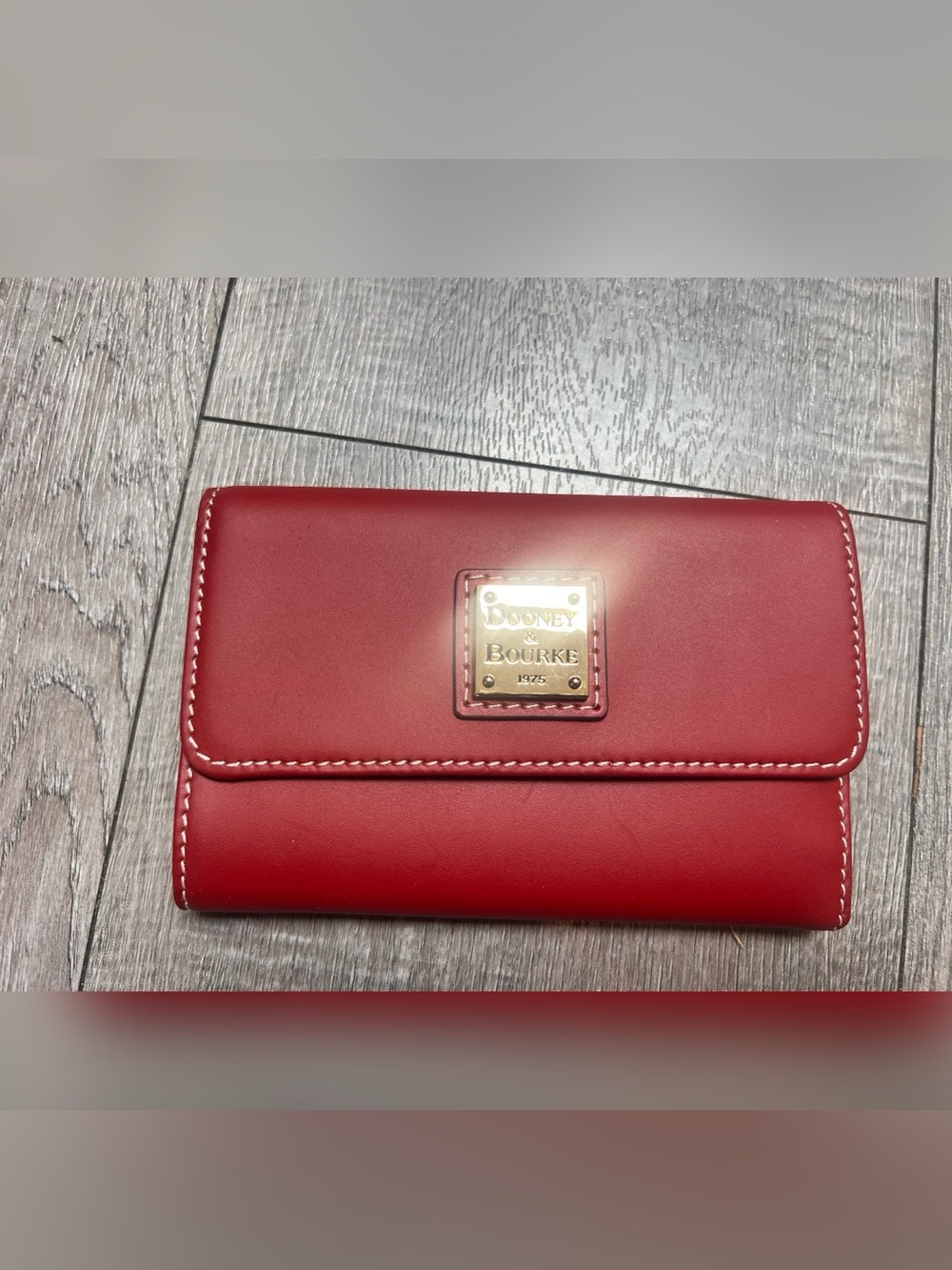 Dooney & Bourke Trifold
Wallet - Brick Red